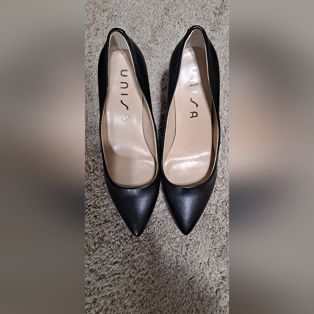 Black Pumps